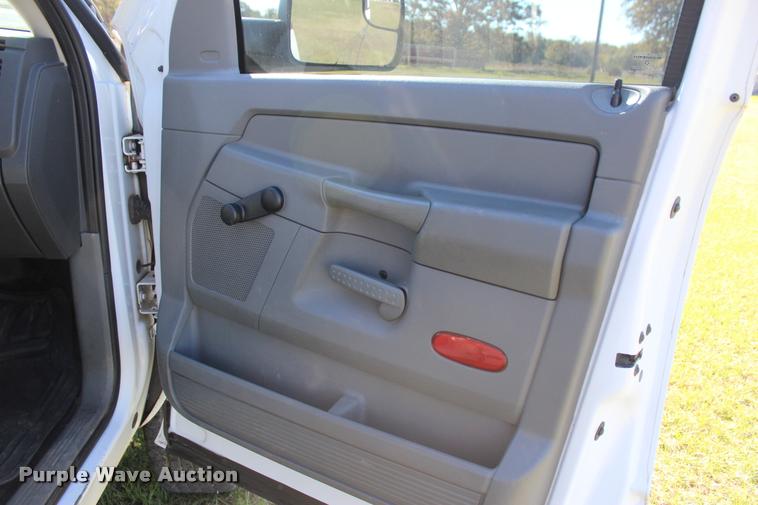 image for item L4872 2006 Dodge Ram 2500 Quad Cab pickup truck