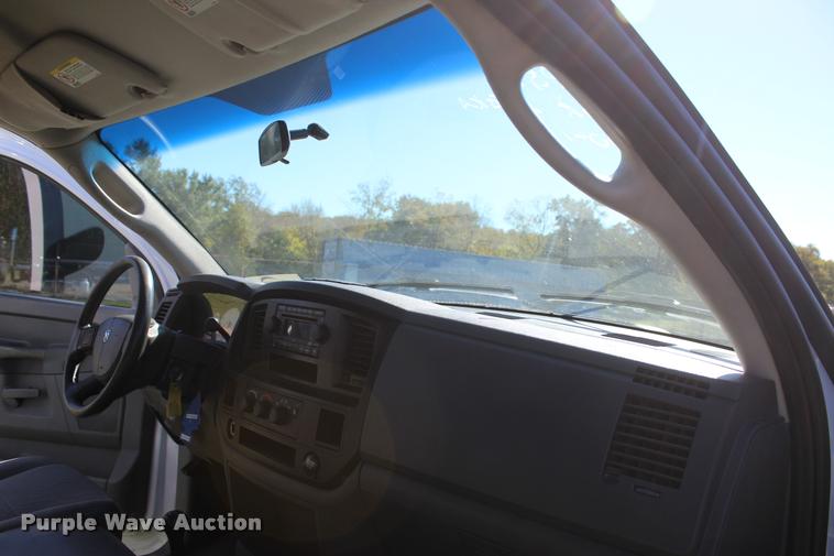 image for item L4872 2006 Dodge Ram 2500 Quad Cab pickup truck