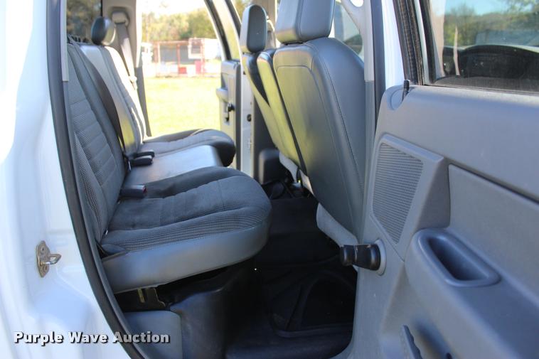 image for item L4872 2006 Dodge Ram 2500 Quad Cab pickup truck