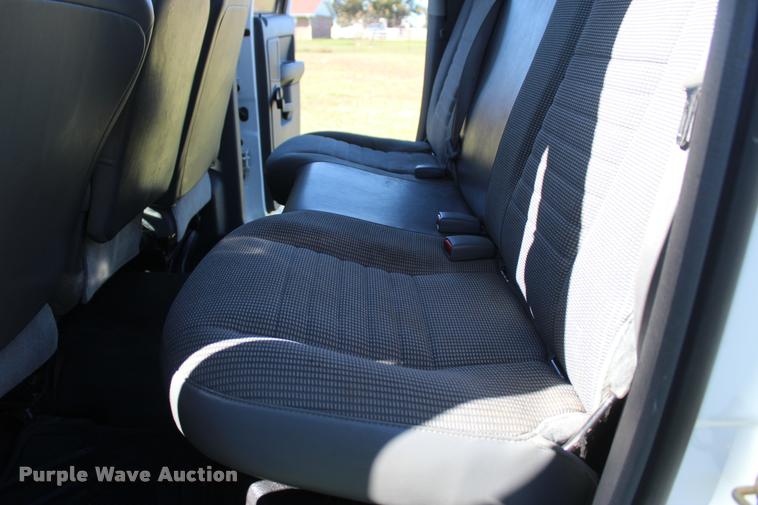 image for item L4872 2006 Dodge Ram 2500 Quad Cab pickup truck