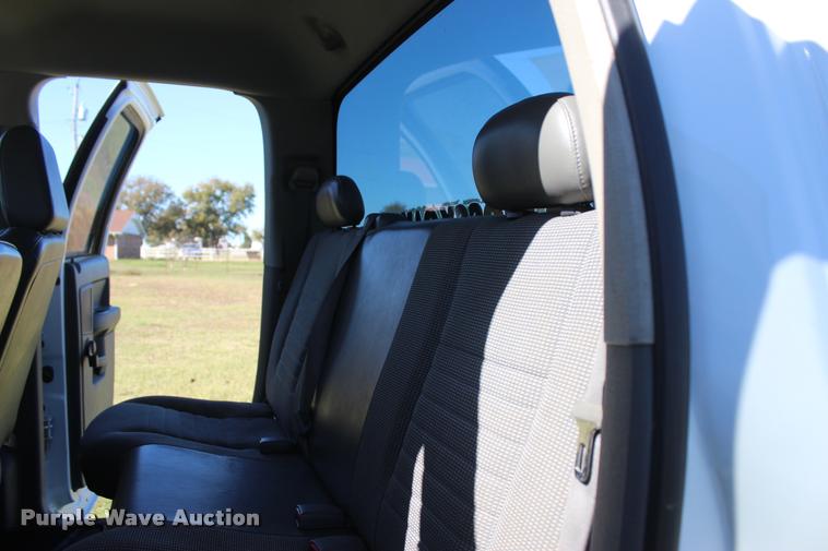 image for item L4872 2006 Dodge Ram 2500 Quad Cab pickup truck