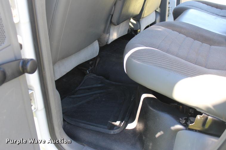 image for item L4872 2006 Dodge Ram 2500 Quad Cab pickup truck