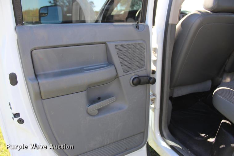image for item L4872 2006 Dodge Ram 2500 Quad Cab pickup truck