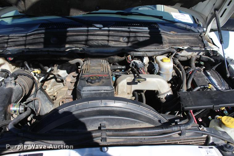 image for item L4872 2006 Dodge Ram 2500 Quad Cab pickup truck