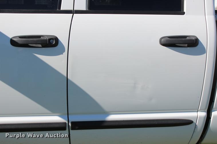 image for item L4872 2006 Dodge Ram 2500 Quad Cab pickup truck