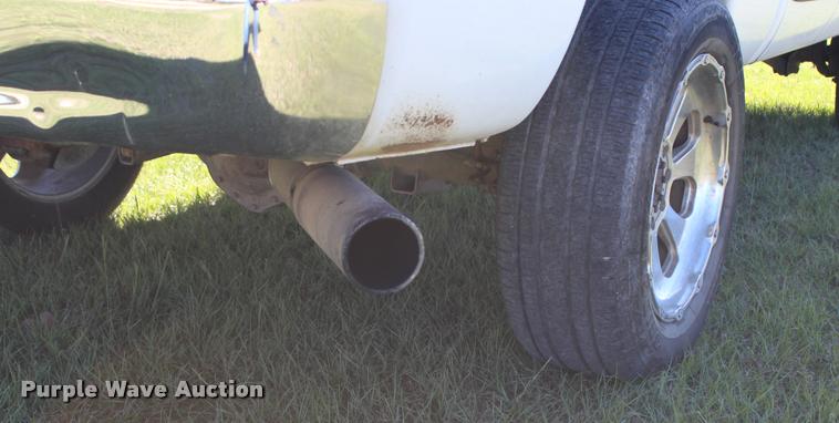 image for item L4872 2006 Dodge Ram 2500 Quad Cab pickup truck