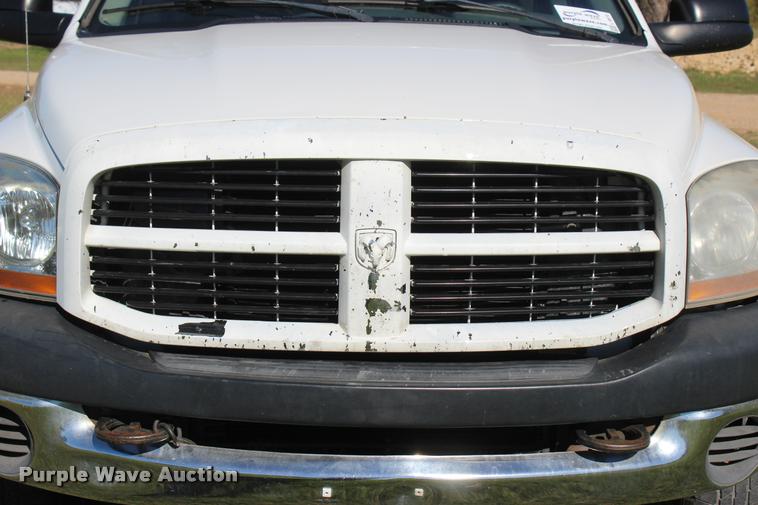 image for item L4872 2006 Dodge Ram 2500 Quad Cab pickup truck