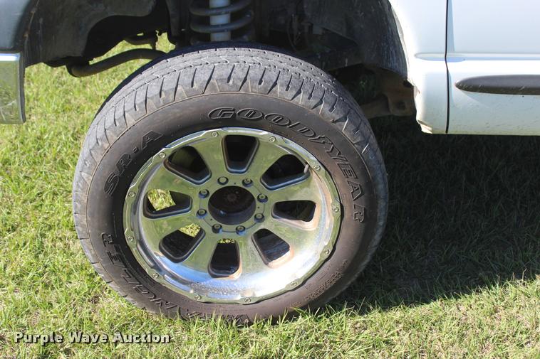 image for item L4872 2006 Dodge Ram 2500 Quad Cab pickup truck