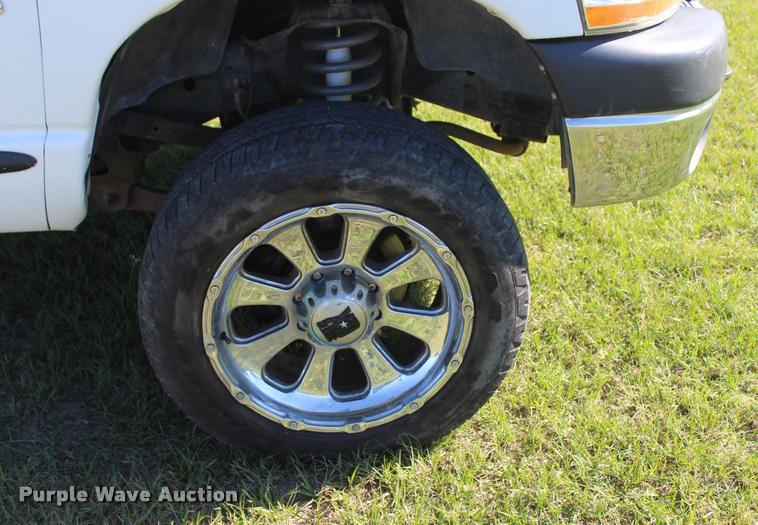 image for item L4872 2006 Dodge Ram 2500 Quad Cab pickup truck