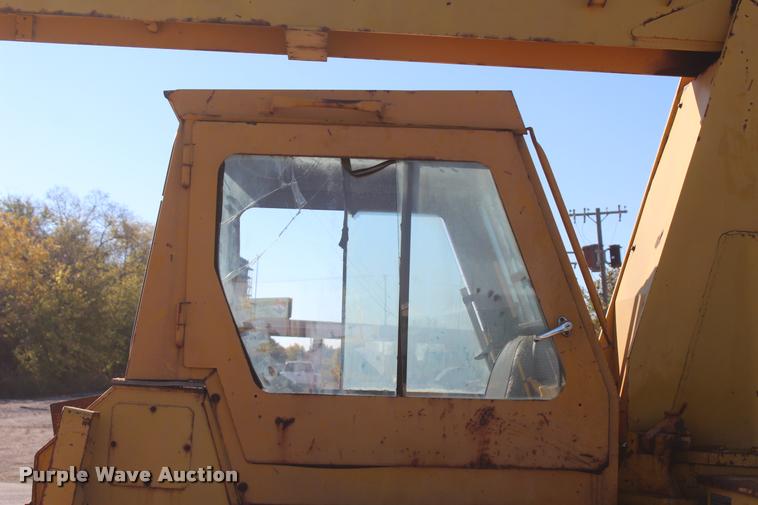 image for item L4901 Clark 714 crane