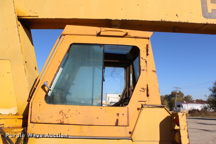 image for item L4901 Clark 714 crane