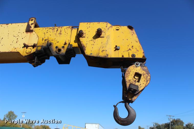 image for item L4901 Clark 714 crane