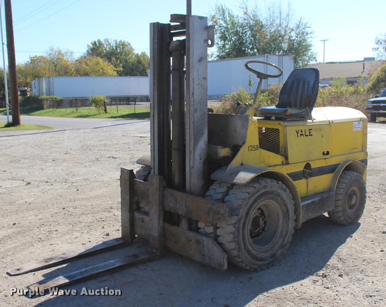 image for item L4902 Yale 1258 forklift