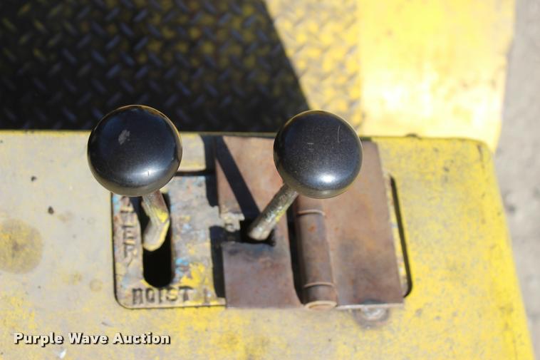 image for item L4902 Yale 1258 forklift