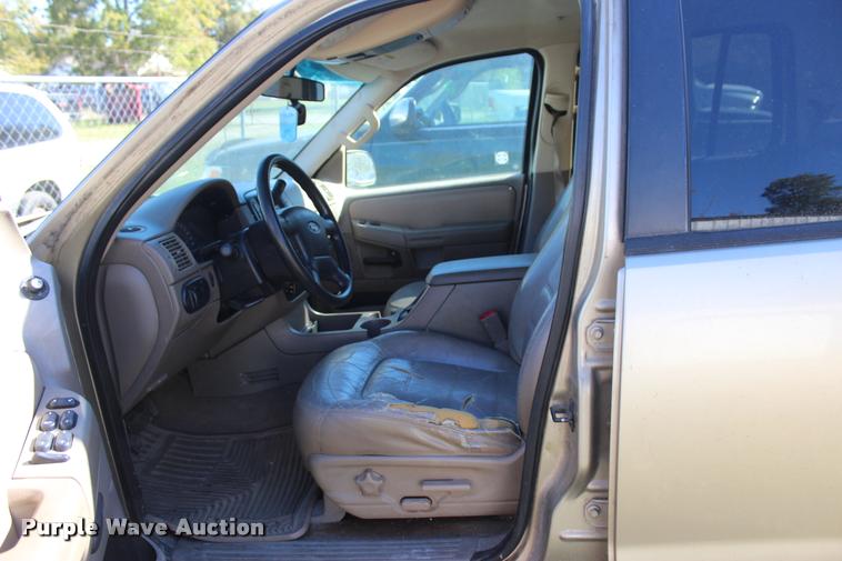 image for item L4908 2002 Ford Explorer XLT SUV