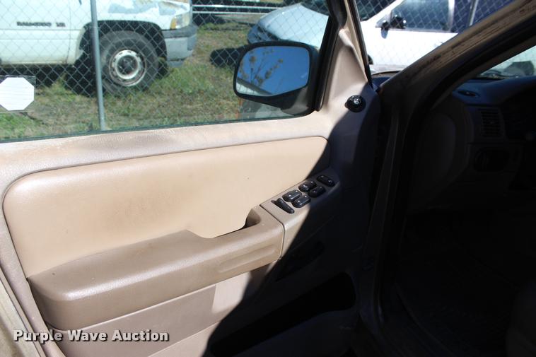 image for item L4908 2002 Ford Explorer XLT SUV