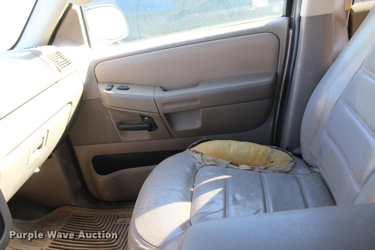 image for item L4908 2002 Ford Explorer XLT SUV