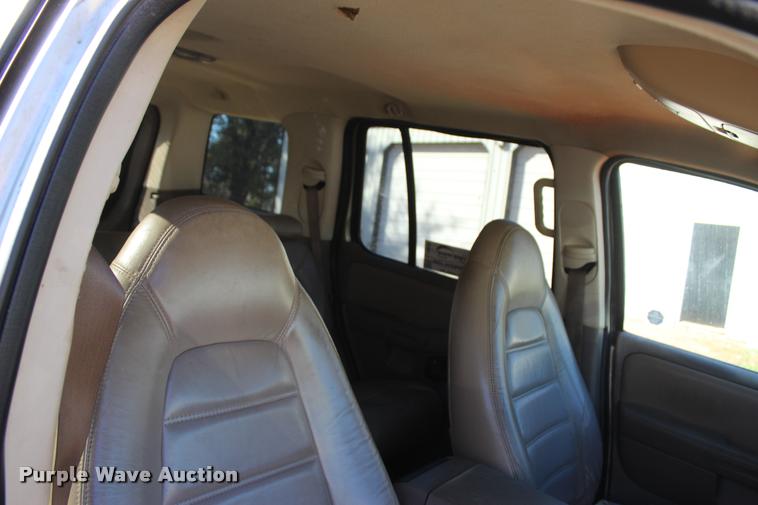 image for item L4908 2002 Ford Explorer XLT SUV