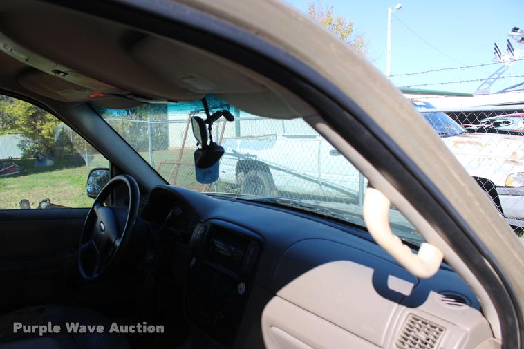 image for item L4908 2002 Ford Explorer XLT SUV