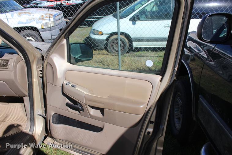 image for item L4908 2002 Ford Explorer XLT SUV