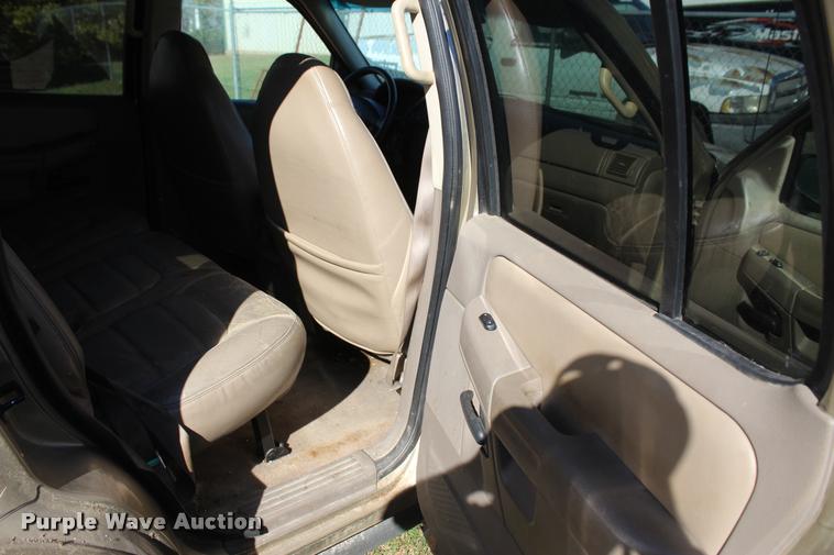 image for item L4908 2002 Ford Explorer XLT SUV