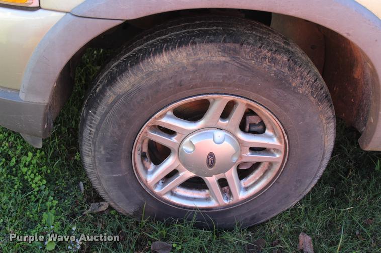 image for item L4908 2002 Ford Explorer XLT SUV