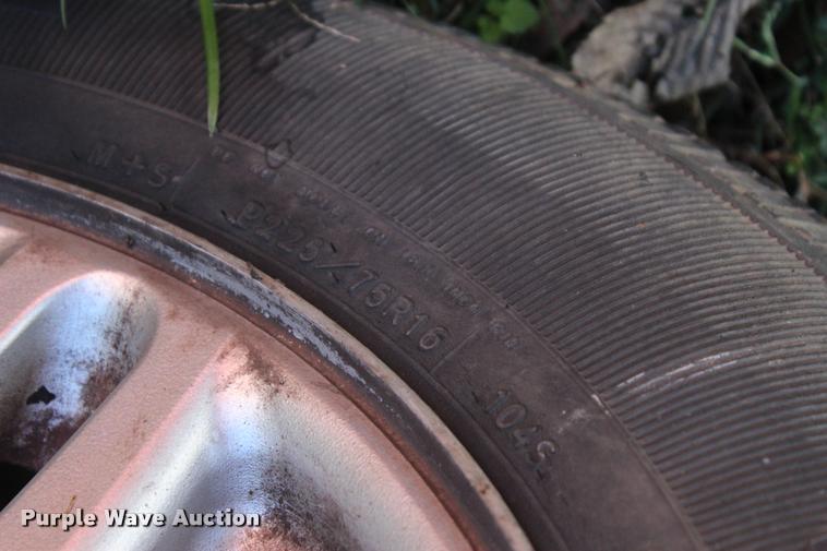 image for item L4908 2002 Ford Explorer XLT SUV