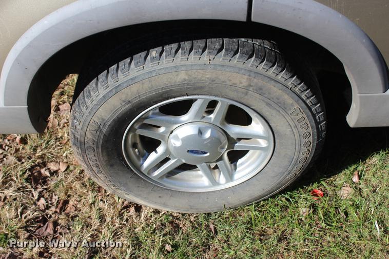 image for item L4908 2002 Ford Explorer XLT SUV