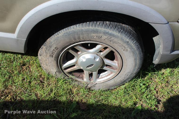 image for item L4908 2002 Ford Explorer XLT SUV