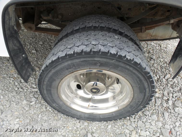 image for item L7172 2002 Ford F450 Super Duty XL utility truck