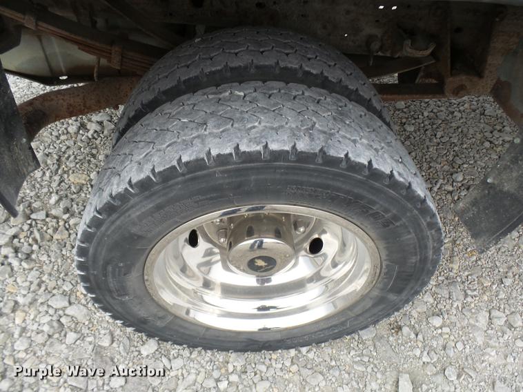 image for item L7172 2002 Ford F450 Super Duty XL utility truck