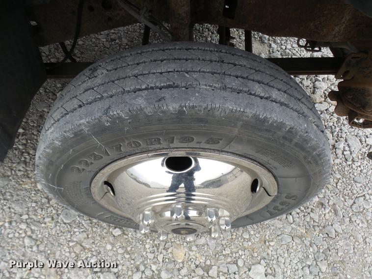 image for item L7172 2002 Ford F450 Super Duty XL utility truck