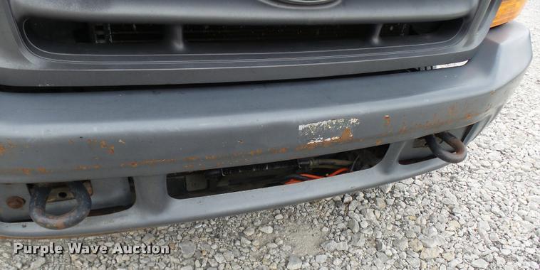 image for item L7172 2002 Ford F450 Super Duty XL utility truck