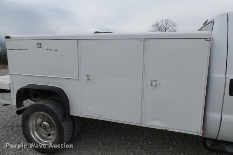 image for item L7172 2002 Ford F450 Super Duty XL utility truck