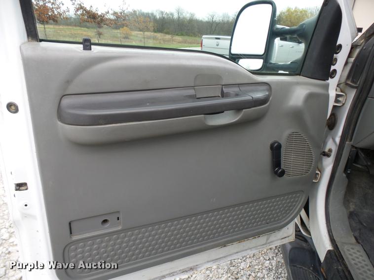 image for item L7172 2002 Ford F450 Super Duty XL utility truck