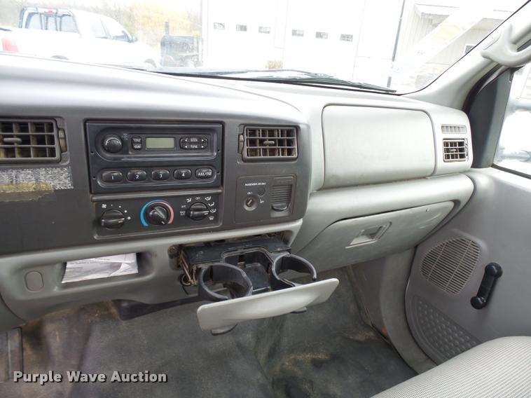 image for item L7172 2002 Ford F450 Super Duty XL utility truck