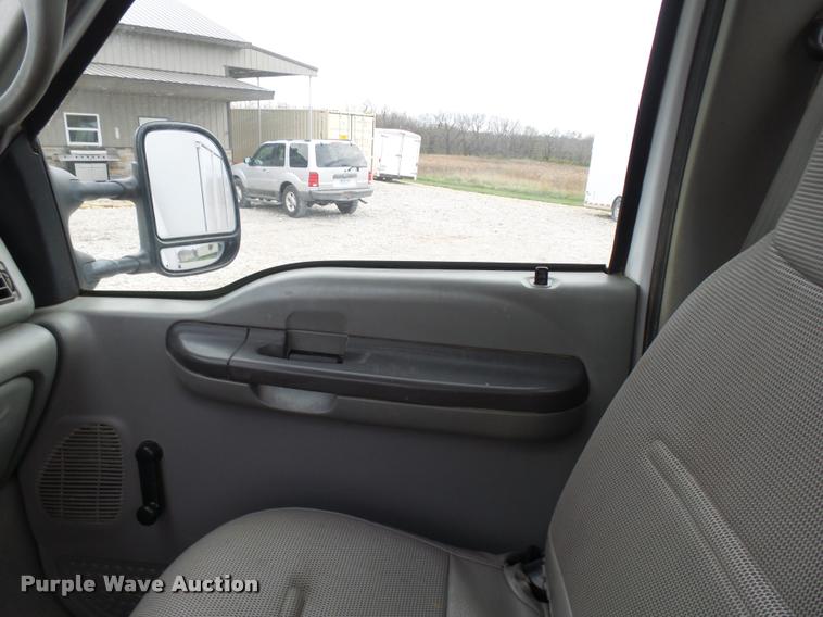 image for item L7172 2002 Ford F450 Super Duty XL utility truck