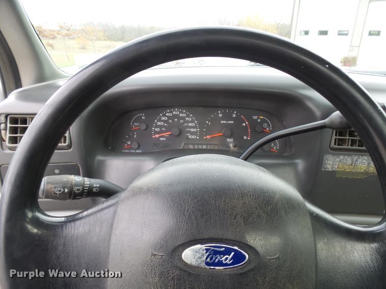 image for item L7172 2002 Ford F450 Super Duty XL utility truck
