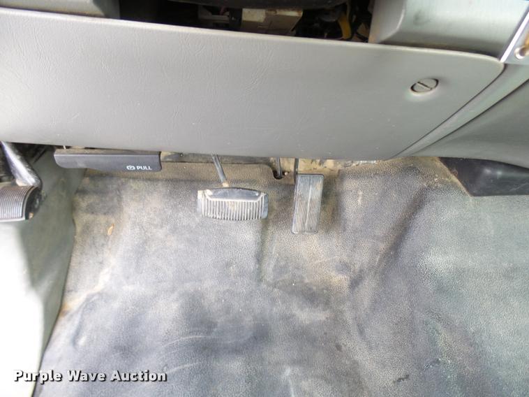 image for item L7172 2002 Ford F450 Super Duty XL utility truck