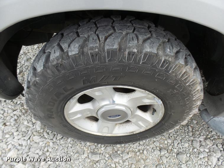 image for item L7173 2002 Ford Explorer SUV