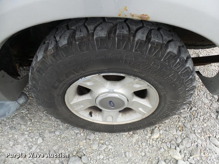 image for item L7173 2002 Ford Explorer SUV