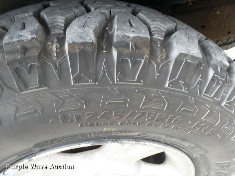 image for item L7173 2002 Ford Explorer SUV