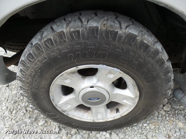 image for item L7173 2002 Ford Explorer SUV