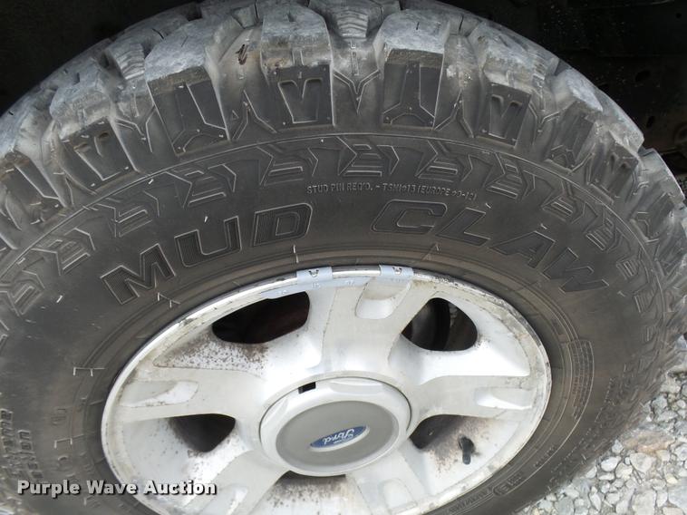 image for item L7173 2002 Ford Explorer SUV