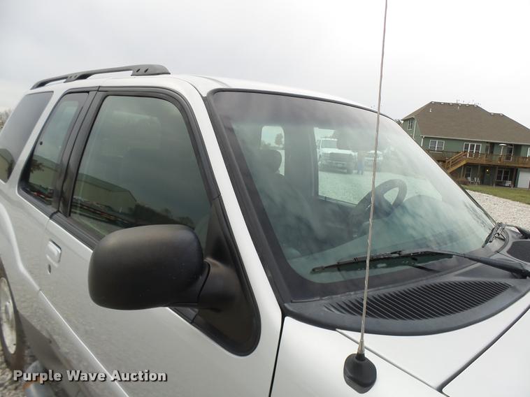 image for item L7173 2002 Ford Explorer SUV