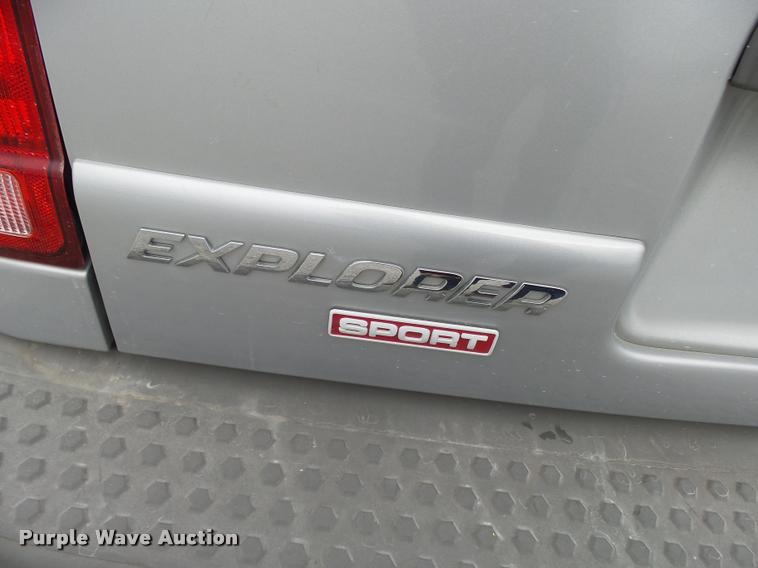 image for item L7173 2002 Ford Explorer SUV