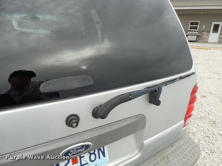 image for item L7173 2002 Ford Explorer SUV