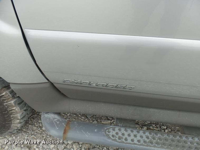 image for item L7173 2002 Ford Explorer SUV