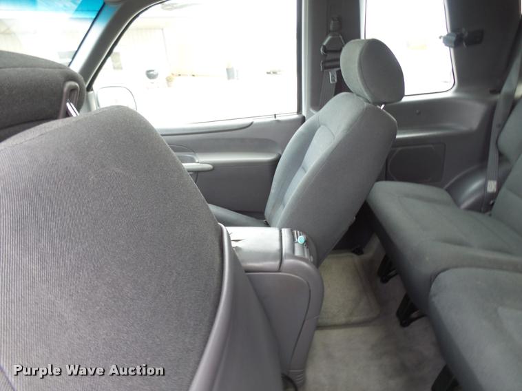 image for item L7173 2002 Ford Explorer SUV