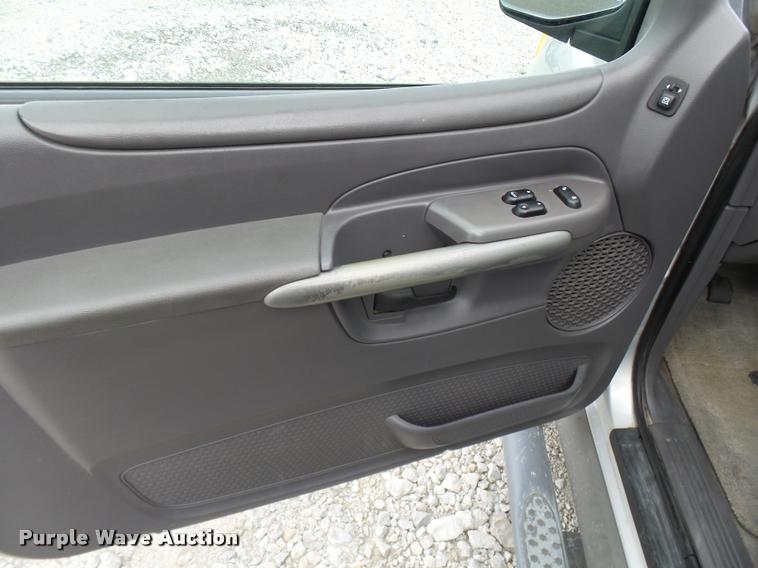 image for item L7173 2002 Ford Explorer SUV